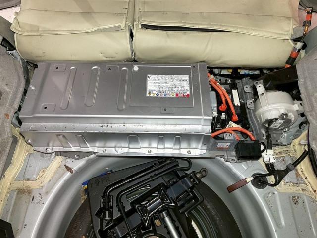 トヨタ　プリウス　ハイブリッドバッテリー交換