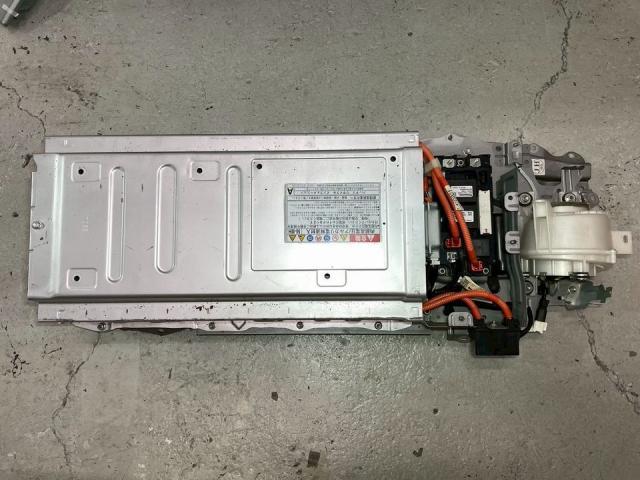 トヨタ　プリウス　ハイブリッドバッテリー交換