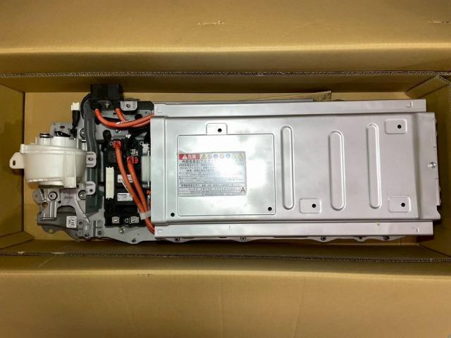 トヨタ　プリウス　ハイブリッドバッテリー交換