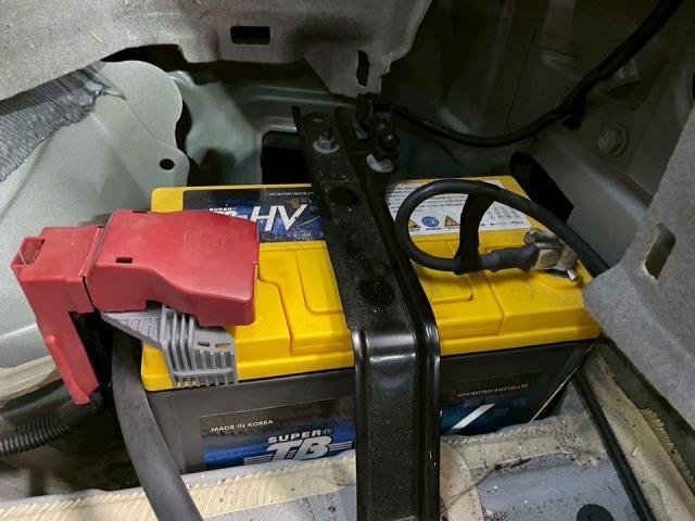 トヨタ　プリウス　ハイブリッドバッテリー交換