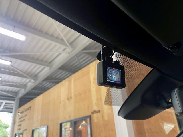 トヨタ　新型ノア　前後ドライブレコーダー　テレビキャンセラー取付