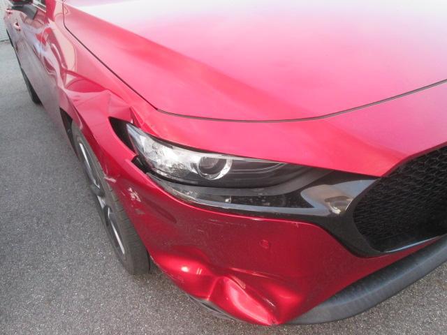 岡崎　豊田　安城　近く　マツダ　MAZDA3　マツダ3　フロントバンパー　フロントフェンダー　修理　鈑金　塗装　パーツ持込取付
