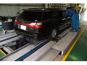 アライメントテスター完備。タイヤの軌道軸の調整も行えます。