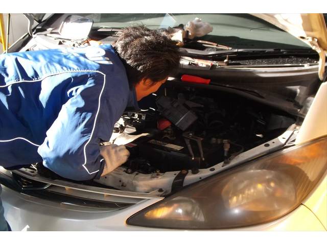 悪いところは見逃しません。お客様を安全にお乗せ出来る車にすることが私たちの使命です。