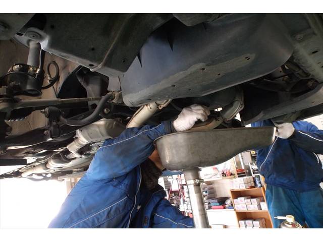 オイル交換。ドレーン抜きや下抜きといわれる作業です！