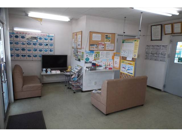 待合室です。簡単な作業や立会い車検の待ち時間などゆっくりお過ごしください。