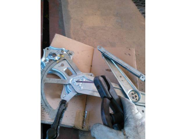 トヨタヴォクシー ガラス修理【三重県　鈴鹿市、亀山市で車の車検、修理、整備ならクラタ自販まで！】