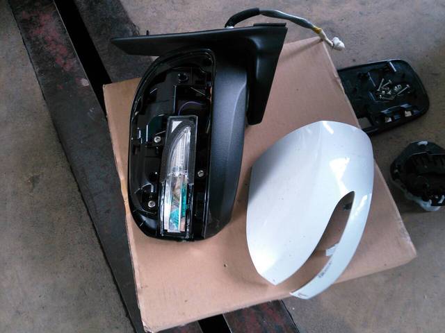 【三重県　鈴鹿市、亀山市で車の車検、修理、整備ならクラタ自販まで！】ダイハツ　タント　ドアミラー　交換！！