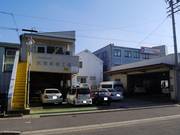 国道３０２号線沿いの整備工場です。