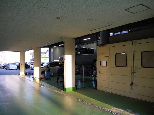 奥行きのある自社工場では様々な整備が可能です！