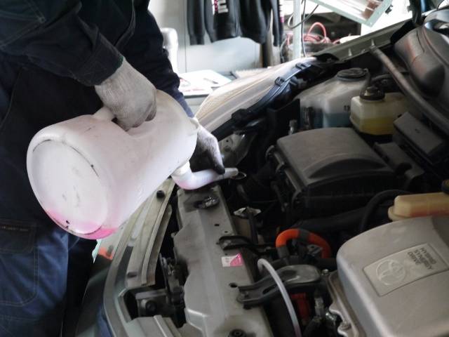 エンジン内の点検・油種系オイルの交換も行います。