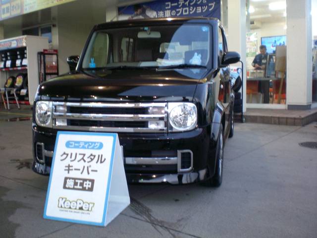 三重県津市で自動車のコーティングならドクターードライブの中桐石油にお任せ！日産　キューブ　コーティング　クリスタルキーパー施工中！