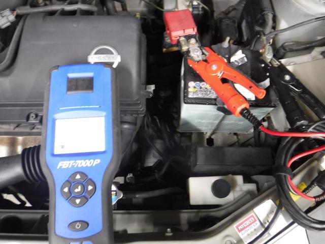 日産　キューブ　バッテリー　交換　愛知県　あま市　海部郡　ニッサンキューブバッテリー交換古河電池バッテリーテスターFBT-7000Pあま市で自動車修理バッテリー点検バッテリー交換は自動車修理工場の大野メンテナンスサービス