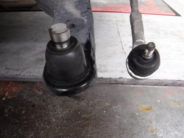 三菱　ミニキャブバン　ハブベアリング交換　愛知県　あま市　海部郡　名古屋市　ミニキャブ　ハブベアリング交換　ハブベアリング　異音　ハブベアリング　ガタ　ホイールベアリング交換　タイロッドエンドブーツ交換　ボールジョイントブーツ交換　