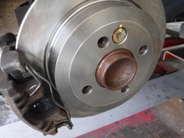 BMW　ミニ　クーパーS　パーツ持ち込み　交換　愛知県　あま市　海部郡　名古屋市　ミニ　ブレーキパッド交換　MINI　ブレーキパッド　警告灯　リセット　MINI　ブレーキパッド　低ダスト　MINI　ブレーキパッド　ディクセル　低ダスト　　