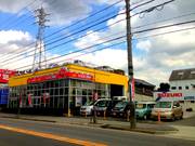 黄色と赤の看板が目印！