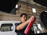 お客様を安全に乗せるお車にするため、細かなところにも気配りを！