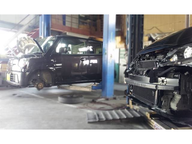 板金修理がメインです。きれいに丁寧に仕上げます。保険を使った修理、板金お任せください！