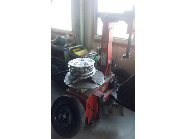 タイヤ１本から喜んで交換いたします！チェンジャー完備！