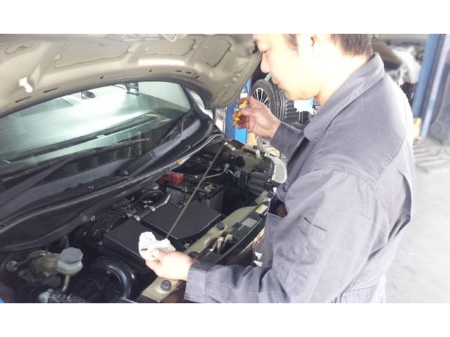 オイル交換だけでもお気軽にご利用いただけます。各所オイル取り揃えております！