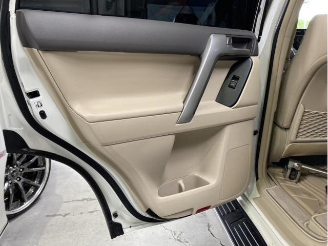 トヨタ　ランドクルーザープラド　持込カーテシランプ取付
名古屋市　天白区