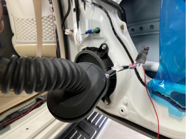 トヨタ　ランドクルーザープラド　持込カーテシランプ取付
名古屋市　天白区