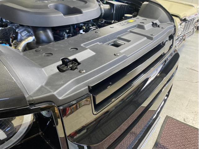 ランドローバー ディフェンダー 持ち込みグリル交換
名古屋市 天白区