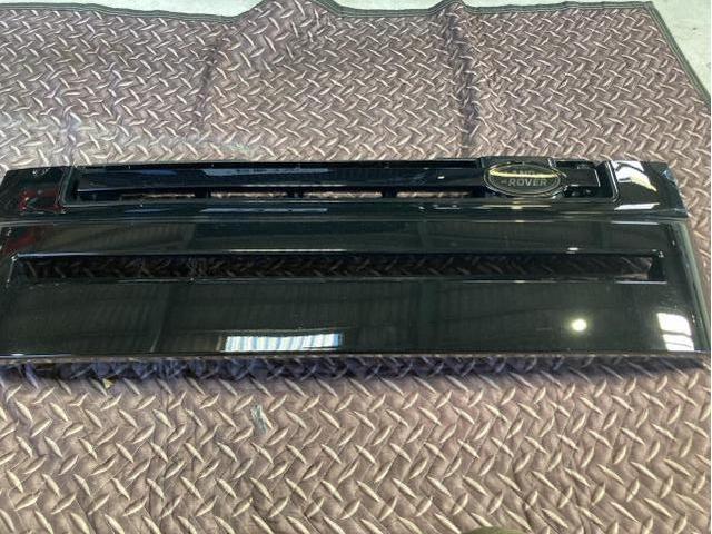 ランドローバー ディフェンダー 持ち込みグリル交換
名古屋市 天白区