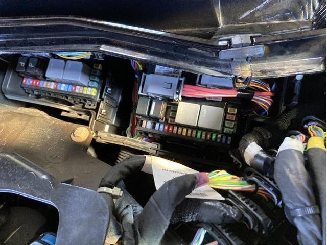 ランドローバー ディフェンダー 持ち込みグリル交換
名古屋市 天白区