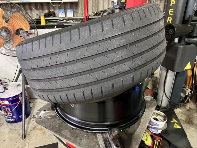 メルセデス　ベンツ　ＥＱＥ　持込タイヤ交換
名古屋市　天白区