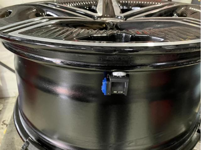 メルセデス　ベンツ　ＥＱＥ　持込タイヤ交換
名古屋市　天白区