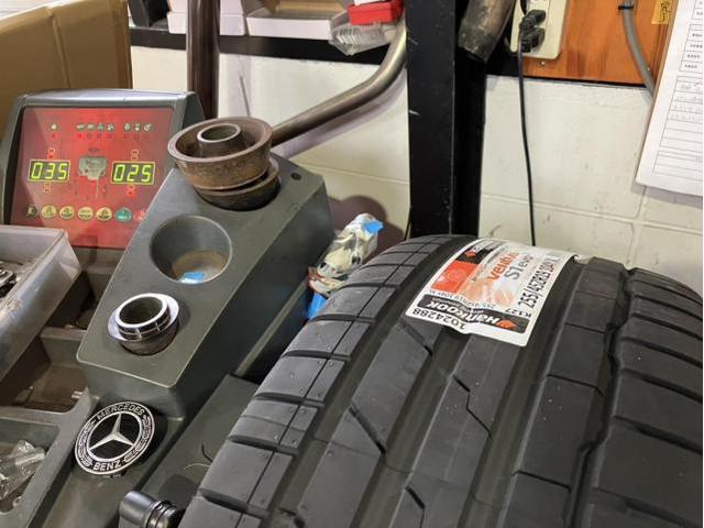 メルセデス　ベンツ　ＥＱＥ　持込タイヤ交換
名古屋市　天白区