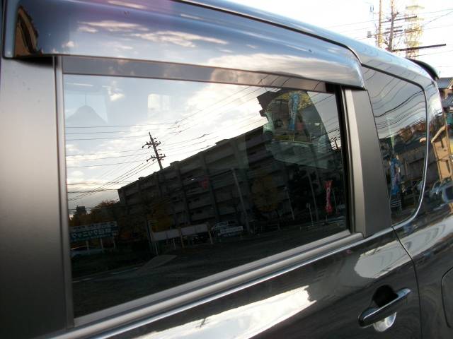 ウインドフィルム【スモーク】きれいに出来ます。プロの仕事を致します。