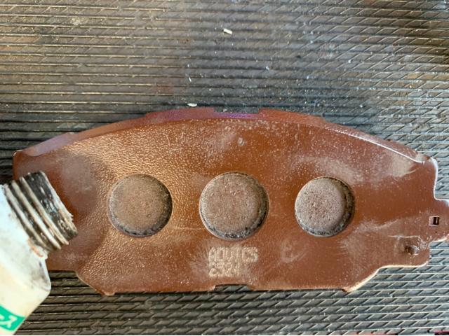 トヨタ　ノアフロントブレーキパッド交換