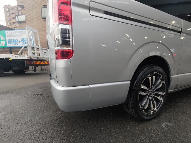 トヨタ　ハイエースバン　板金・外装補修