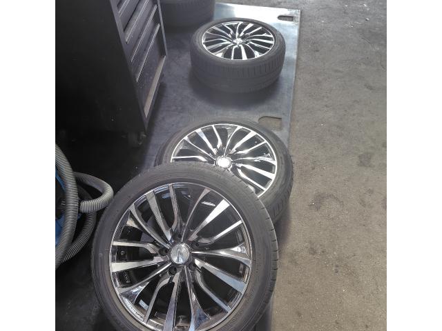 日産　セレナ　タイヤ交換