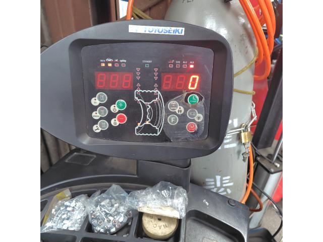 日産　セレナ　タイヤ交換