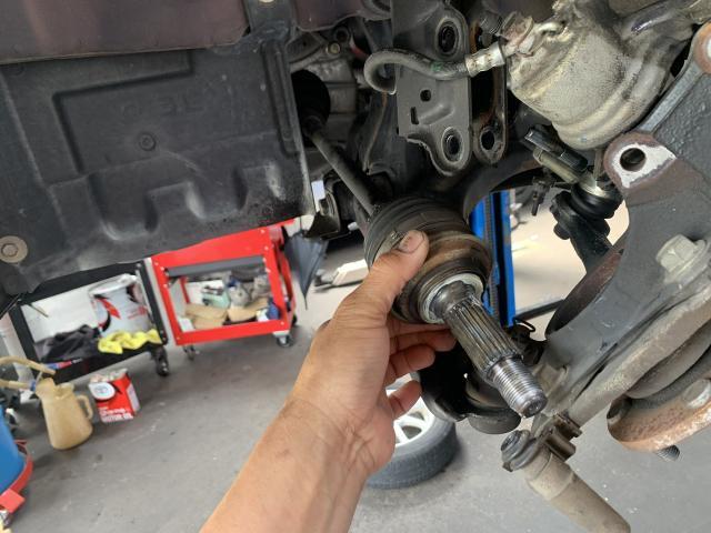 ダイハツ　ミライース　フロントドライブシャフト交換