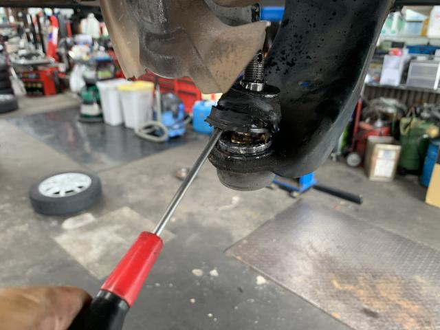 スズキ　アルトラパン　フロントロワボールジョイントブーツ交換