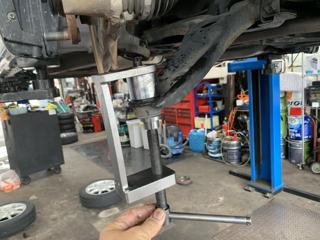 スズキ　アルトラパン　フロントロワボールジョイントブーツ交換