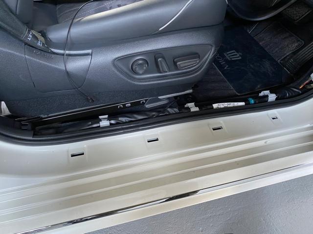 トヨタ　220クラウン　持ち込み　スカッフプレート取り付け　名古屋市中川区　一宮市　小牧市