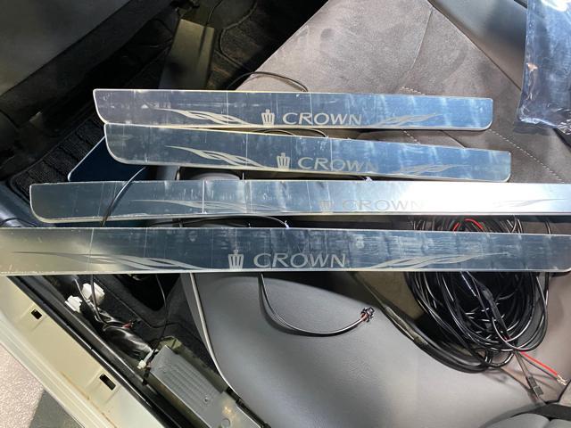 トヨタ　220クラウン　持ち込み　スカッフプレート取り付け　名古屋市中川区　一宮市　小牧市