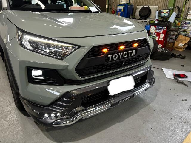 トヨタ　ＲＡＶ４　持ち込み　タコマ風　フロントグリル　取り付け　名古屋市中川区　知多市　高浜市