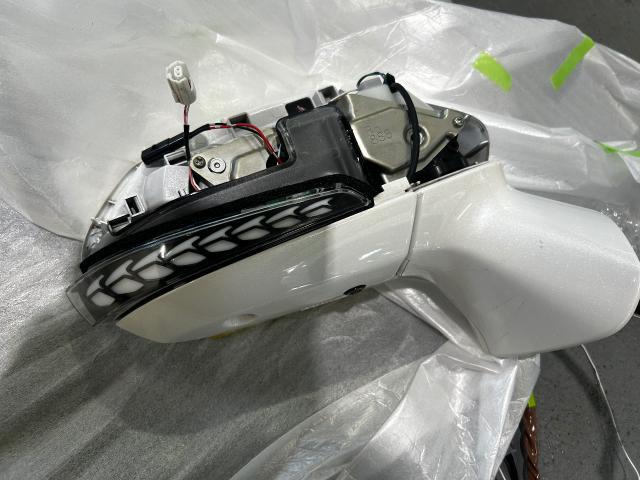 クラウンハイブリッド　持ち込み　ドアミラーウインカー交換　名古屋市中川区　三重県　桑名市　四日市市