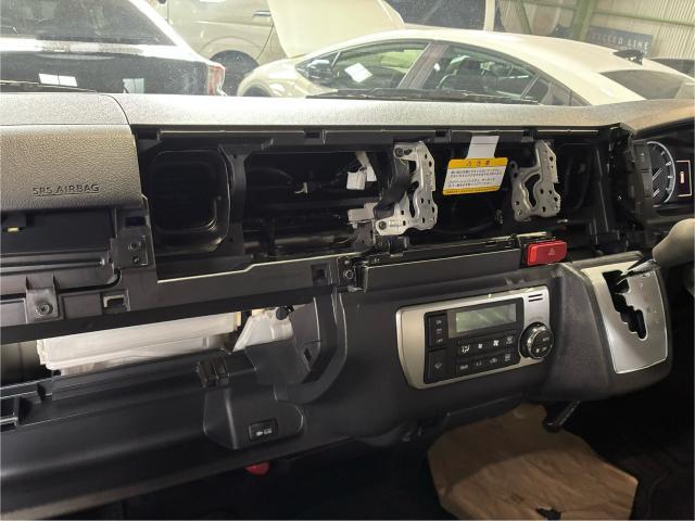 トヨタ ハイエースワゴン ナビ、ドラレコ 取り付け 名古屋市中川区 清須市 北名古屋市