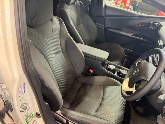 トヨタ　プリウス　持ち込み　シートカバー　取り付け　名古屋市中川区　中村区　西区