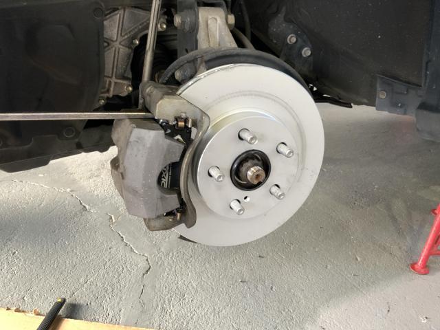 トヨタ　プリウス　ハブベアリング　ブレーキ　ホイール交換　名古屋市中川区　名古屋市中村区