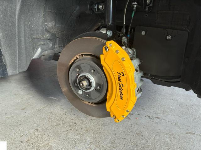 トヨタ　クラウンエステート　持ち込み　キャリパーカバー　取り付け　名古屋市中川区　名東区　守山区