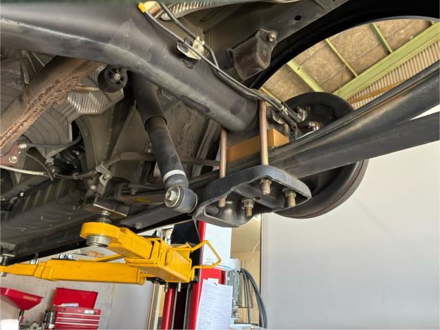 トヨタ　ハイエースバン　玄武　アブソーバー　クスコ　リアスタビキット　取り付け　名古屋市中川区　あま市　津島市