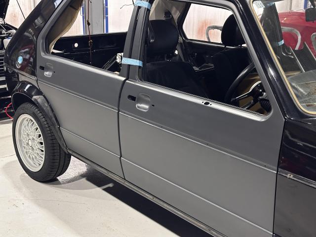 【板金・塗装】1979 フォルクスワーゲン ゴルフ1 サフ塗装